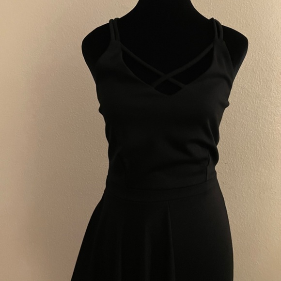Bar lll  BodyCon Peplum detail Dress - Picture 12 of 12